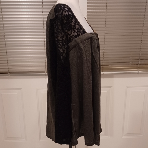 4/$80 Gray With Black Lace Tunic - Size 4X (US22) - Picture 6 of 10